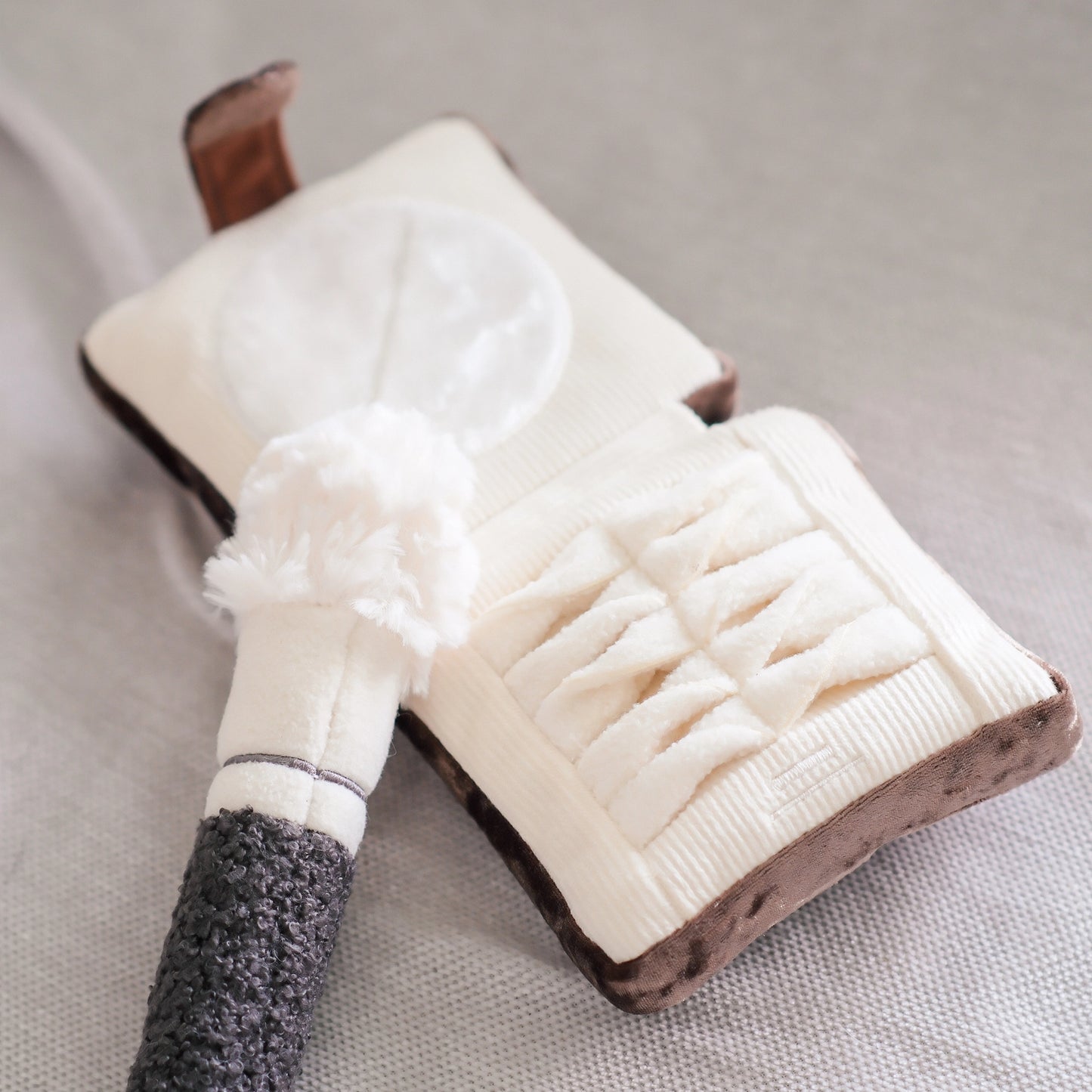 Setting Powder & Brush Enrichment Toy