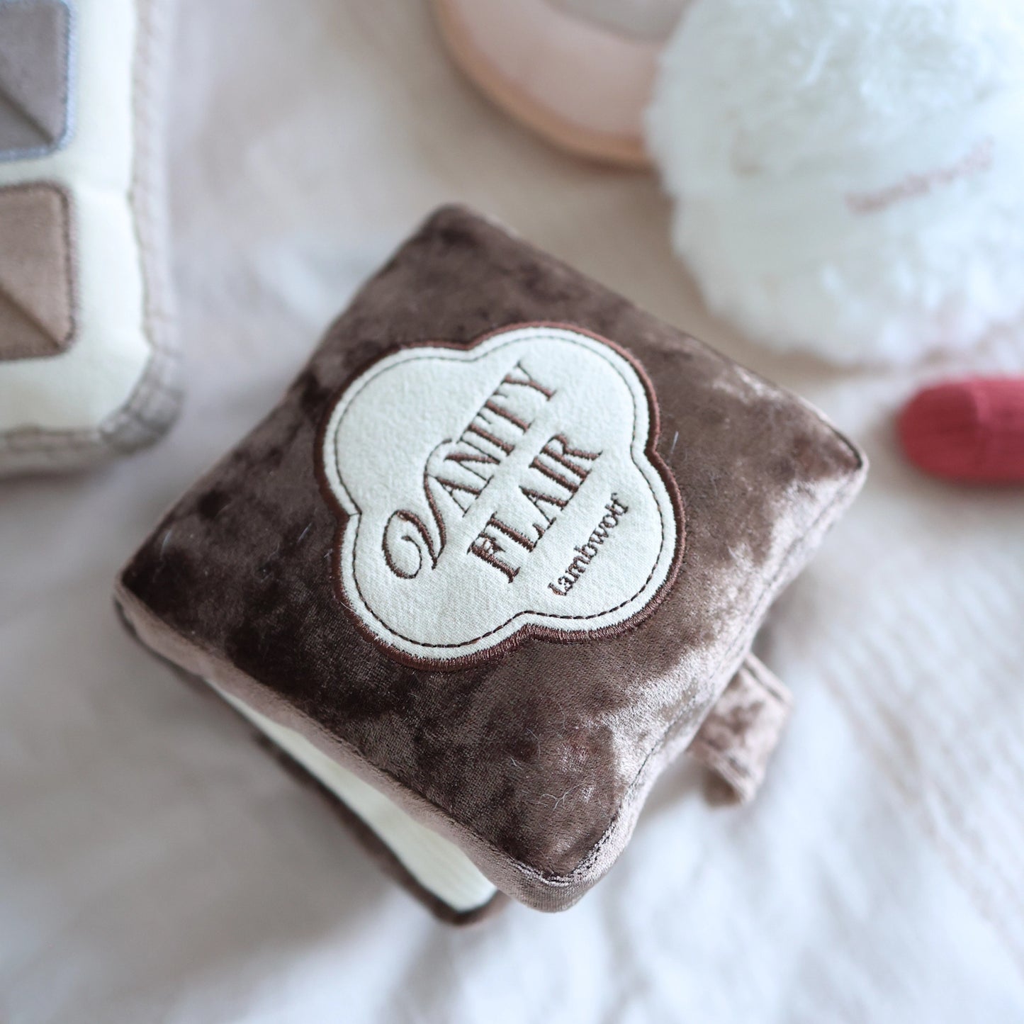 Setting Powder & Brush Enrichment Toy